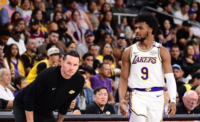 NBA篮球直播-布朗尼什么水平？3战仅得2分，詹皇父子篮球变尴尬