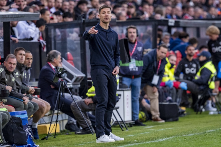 也很惊讶！TA：巴萨更衣室没想到阿隆索西超杯决赛第二天就下课了