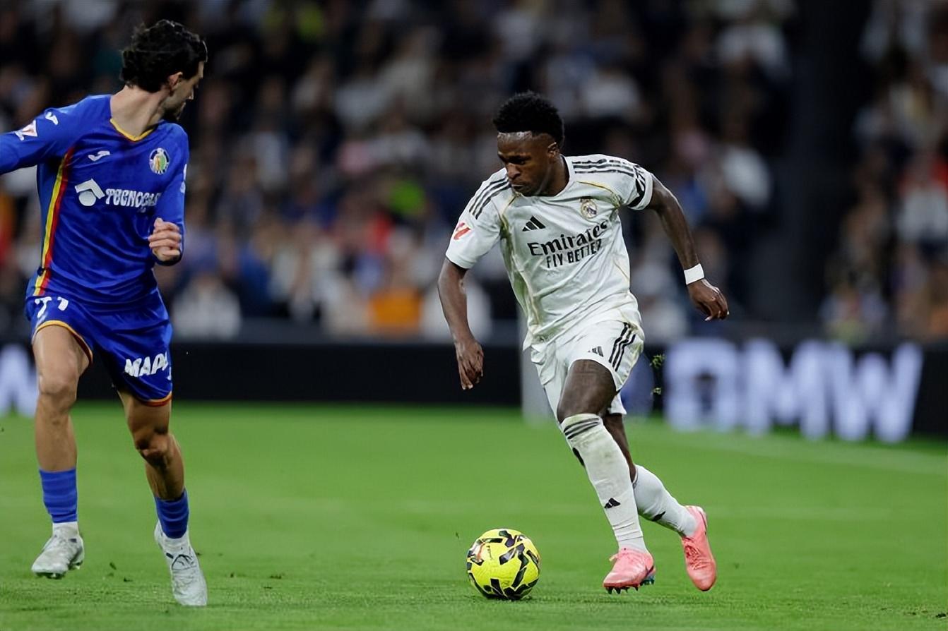 耻辱！吕迪格这动作竟安然无恙？伯纳乌18年神迹夜，毁于一个漏判